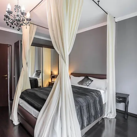 Tampa Gardens - Adults Only Apartamento Braşov